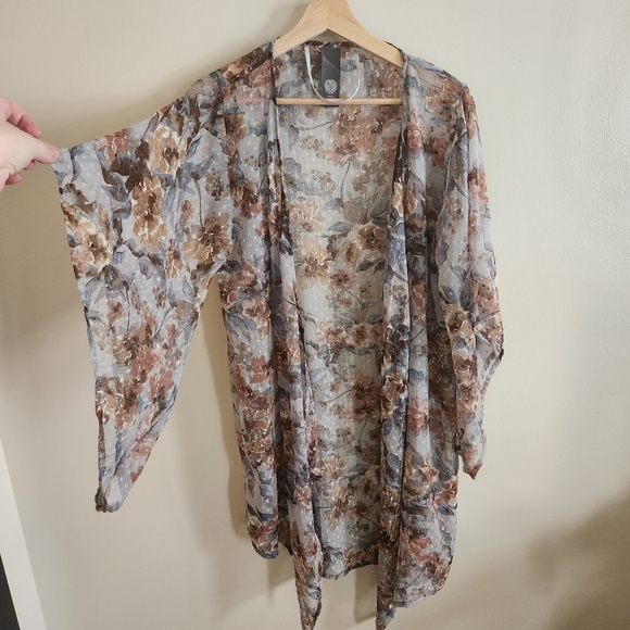 Vince Camuto Botanical Sheer Kimono One Size - Picture 2 of 11